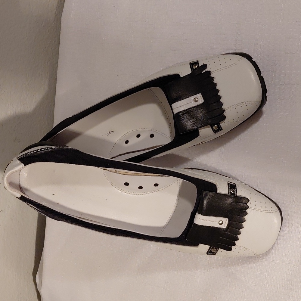 Walter Genuin Black & White Kiltie Loafers - Picture 2 of 5